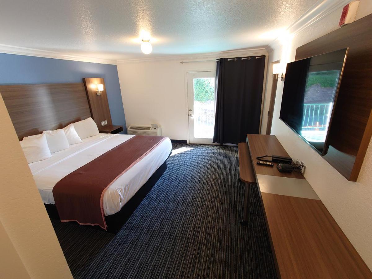 Reagan Resorts Inn (Adults Only) Gatlinburg Bagian luar foto